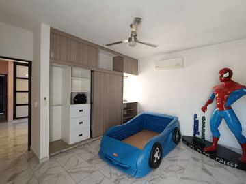 Casa de 4 habitaciónes y piscina privada en venta, Santa Fé, Playa del Carmen, Quintana Roo.