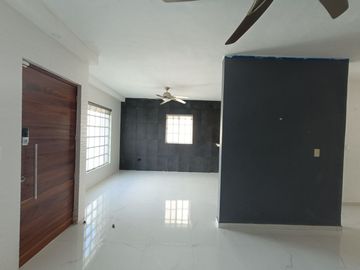 Casa de 4 habitaciónes y piscina privada en venta, Santa Fé, Playa del Carmen, Quintana Roo.