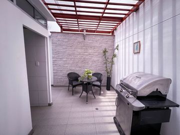 VENTA DEPARTAMENTO  - PRIMER PISO FRENTE A PARQUE – LAS GARDENIAS - SURCO