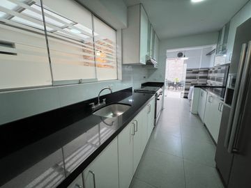 VENTA DEPARTAMENTO  - PRIMER PISO FRENTE A PARQUE – LAS GARDENIAS - SURCO