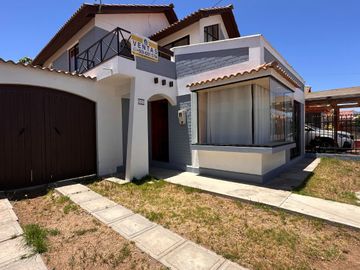 ¡OPORTUNIDAD UNICA ¡ VENDO CASA  DE 4 HABITACIONES Y 2 BAÑOS, SECTOR TRANQUILO, LA SERENA