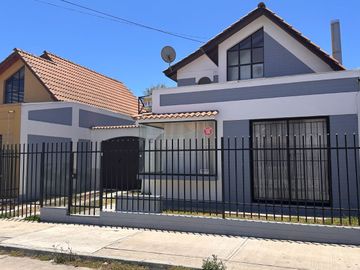 ¡OPORTUNIDAD UNICA ¡ VENDO CASA  DE 4 HABITACIONES Y 2 BAÑOS, SECTOR TRANQUILO, LA SERENA