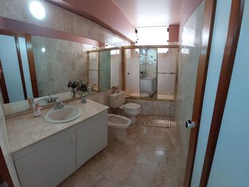 ELEGANTE DPTO. EN ZONA RESIDENCIAL DE MIRAFLORES