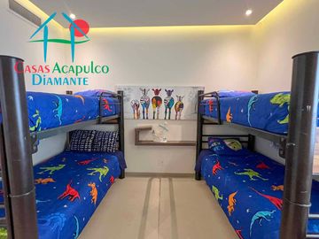 Departamento en renta vacacional, terraza con vista a las albercas y áreas comunes