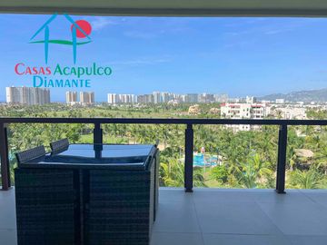 Departamento en renta vacacional, terraza con vista a las albercas y áreas comunes