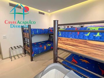 Departamento en renta vacacional, terraza con vista a las albercas y áreas comunes