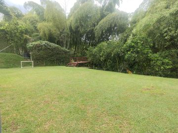 Se vende cómoda y lujosa casa en condominio rural en Pereira, sector pueblito cafetero