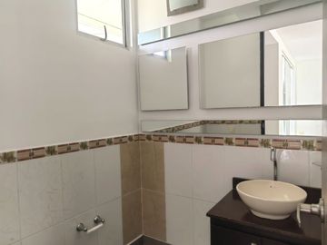 Se vende cómoda y lujosa casa en condominio rural en Pereira, sector pueblito cafetero