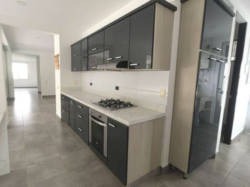 Se vende cómoda y lujosa casa en condominio rural en Pereira, sector pueblito cafetero