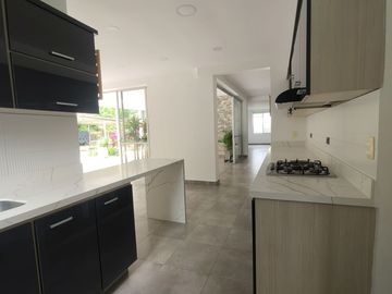 Se vende cómoda y lujosa casa en condominio rural en Pereira, sector pueblito cafetero
