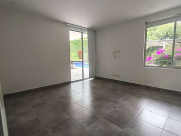 Se vende cómoda y lujosa casa en condominio rural en Pereira, sector pueblito cafetero