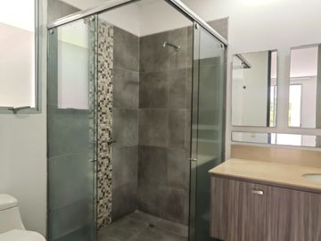 Se vende cómoda y lujosa casa en condominio rural en Pereira, sector pueblito cafetero