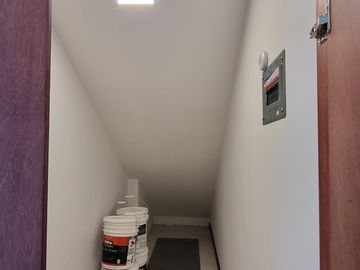 RESIDENCIA EN LA CARTUJA, CON RECÁMARA EN PLANTA BAJA, JARDÍN DE 40 M2