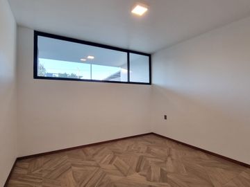 RESIDENCIA EN LA CARTUJA, CON RECÁMARA EN PLANTA BAJA, JARDÍN DE 40 M2