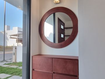 RESIDENCIA EN LA CARTUJA, CON RECÁMARA EN PLANTA BAJA, JARDÍN DE 40 M2