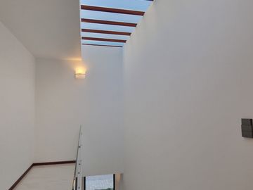 RESIDENCIA EN LA CARTUJA, CON RECÁMARA EN PLANTA BAJA, JARDÍN DE 40 M2
