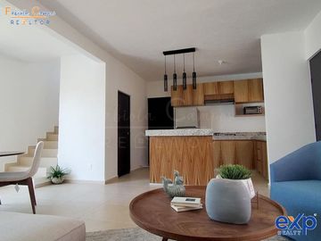 Casa de 2 pisos y 2 recámaras en venta en Conkal Yucatan - Entrega inmediata - ACEPTAMOS INFONAVIT