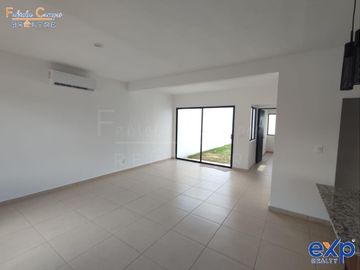 Casa de 2 pisos y 2 recámaras en venta en Conkal Yucatan - Entrega inmediata - ACEPTAMOS INFONAVIT