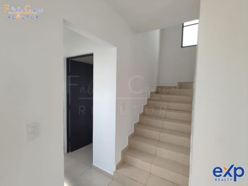 Casa de 2 pisos y 2 recámaras en venta en Conkal Yucatan - Entrega inmediata - ACEPTAMOS INFONAVIT