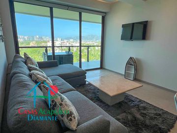 Departamento en renta anual, terraza con vista a las albercas y áreas comunes