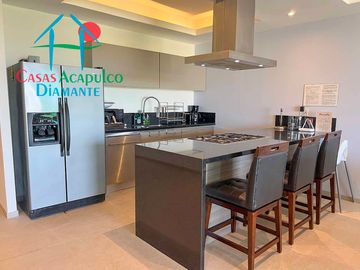 Departamento en renta anual, terraza con vista a las albercas y áreas comunes
