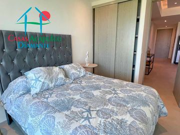 Departamento en renta anual, terraza con vista a las albercas y áreas comunes