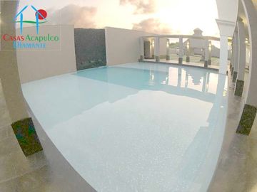 Departamento en renta anual, terraza con vista a las albercas y áreas comunes
