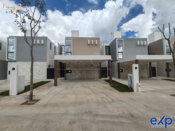 Casa de 3 recámaras en venta, en Privada Residencial con amenidades en Conkal, Yucatán - Entrega diciembre 2024