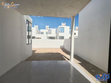Casa de 3 recámaras en venta, en Privada Residencial con amenidades en Conkal, Yucatán - Entrega diciembre 2024