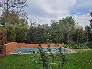 Gran casa 6 dormitorios lindo jardín 