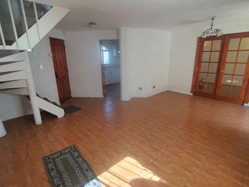Venta De Casa De 3 Pisos En Pudahuel