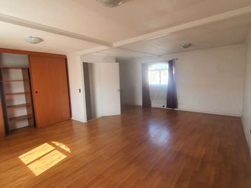 Venta De Casa De 3 Pisos En Pudahuel