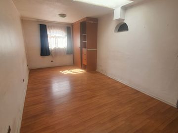 Venta De Casa De 3 Pisos En Pudahuel
