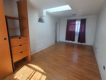 Venta De Casa De 3 Pisos En Pudahuel