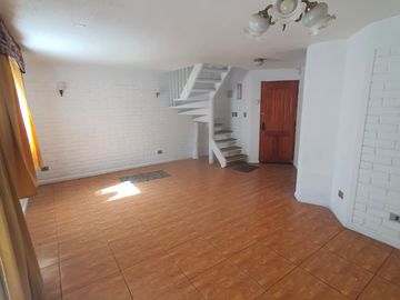 Venta De Casa De 3 Pisos En Pudahuel