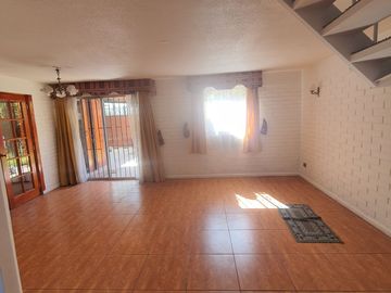 Venta De Casa De 3 Pisos En Pudahuel