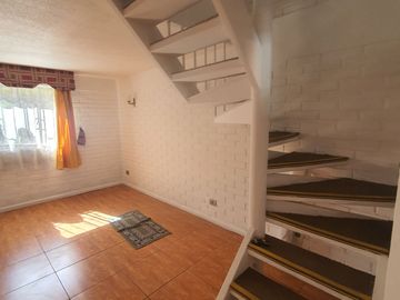 Venta De Casa De 3 Pisos En Pudahuel