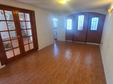 Venta De Casa De 3 Pisos En Pudahuel