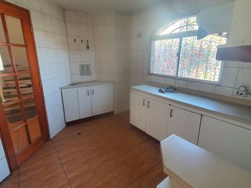 Venta De Casa De 3 Pisos En Pudahuel