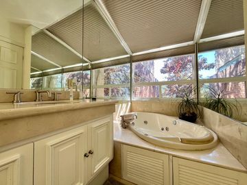 VIVE EN LOMAS DE VISTA HERMOSA CON UNA VISTA DE ENSUEÑO!
