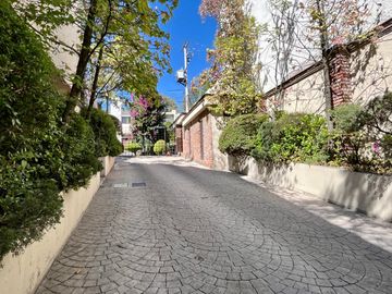 VIVE EN LOMAS DE VISTA HERMOSA CON UNA VISTA DE ENSUEÑO!