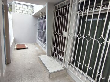 SE VENDE CASA CON SUITE y PARQUEO EN LA PRADERA 1, SUR DE GUAYAQUIL