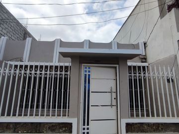 SE VENDE CASA CON SUITE y PARQUEO EN LA PRADERA 1, SUR DE GUAYAQUIL