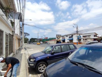 SE VENDE CASA CON SUITE y PARQUEO EN LA PRADERA 1, SUR DE GUAYAQUIL