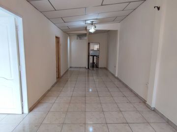 SE VENDE CASA CON SUITE y PARQUEO EN LA PRADERA 1, SUR DE GUAYAQUIL