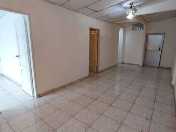 SE VENDE CASA CON SUITE y PARQUEO EN LA PRADERA 1, SUR DE GUAYAQUIL