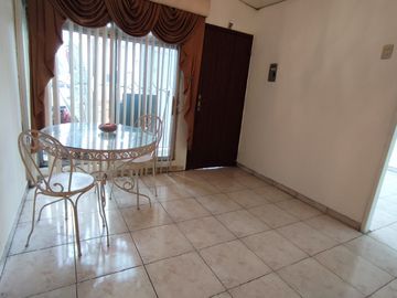 SE VENDE CASA CON SUITE y PARQUEO EN LA PRADERA 1, SUR DE GUAYAQUIL
