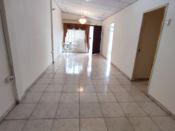SE VENDE CASA CON SUITE y PARQUEO EN LA PRADERA 1, SUR DE GUAYAQUIL