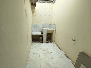 SE VENDE CASA CON SUITE y PARQUEO EN LA PRADERA 1, SUR DE GUAYAQUIL