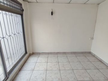 SE VENDE CASA CON SUITE y PARQUEO EN LA PRADERA 1, SUR DE GUAYAQUIL